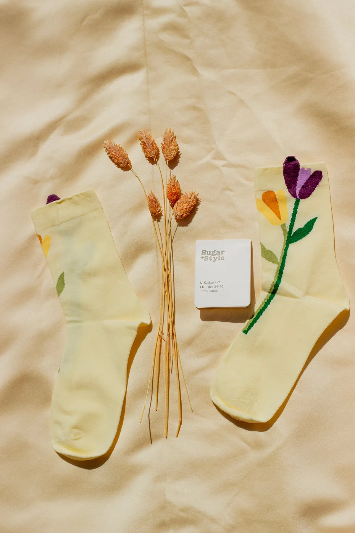 Flower Illustrated Ankle Top Socks