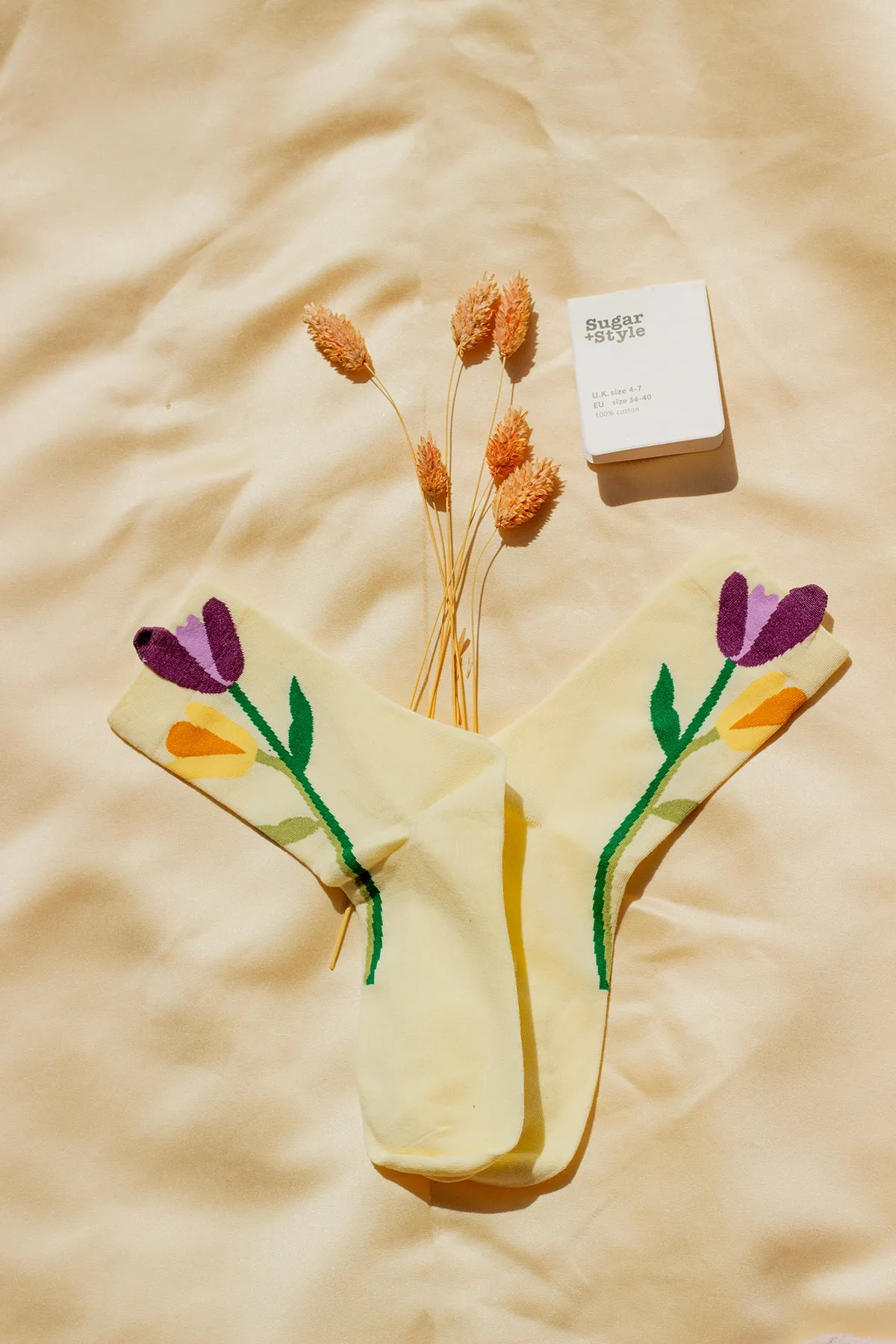 Flower Illustrated Ankle Top Socks