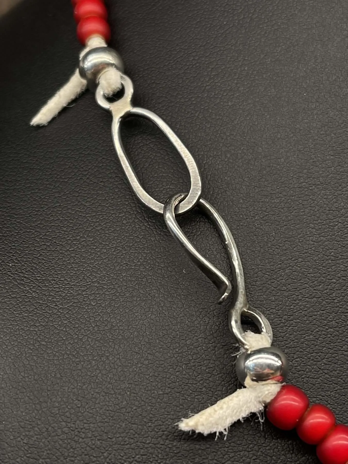 Goros Metal Pendant With Antique Red Beads Setup