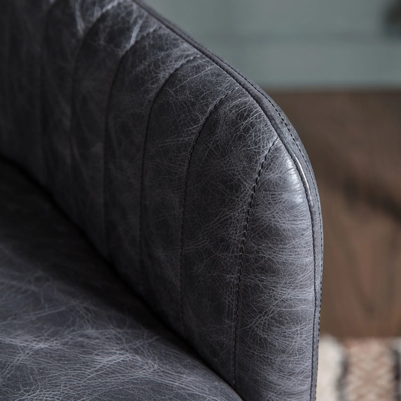 RAY Ebony Swivel Chair