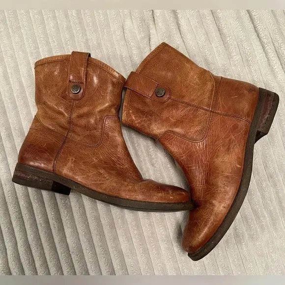 Vince Camuto Payatt   Round Toe Leather  Ankle Boot. Size 7